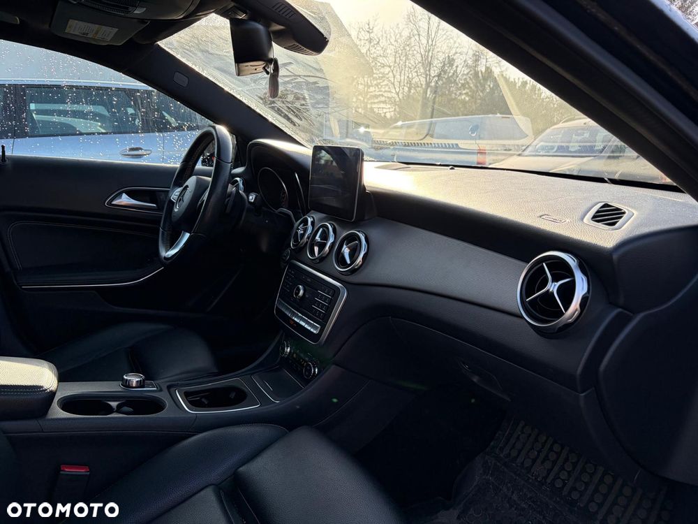 Mercedes-Benz GLA 250 4Matic 7G-DCT UrbanStyle Edition - 20