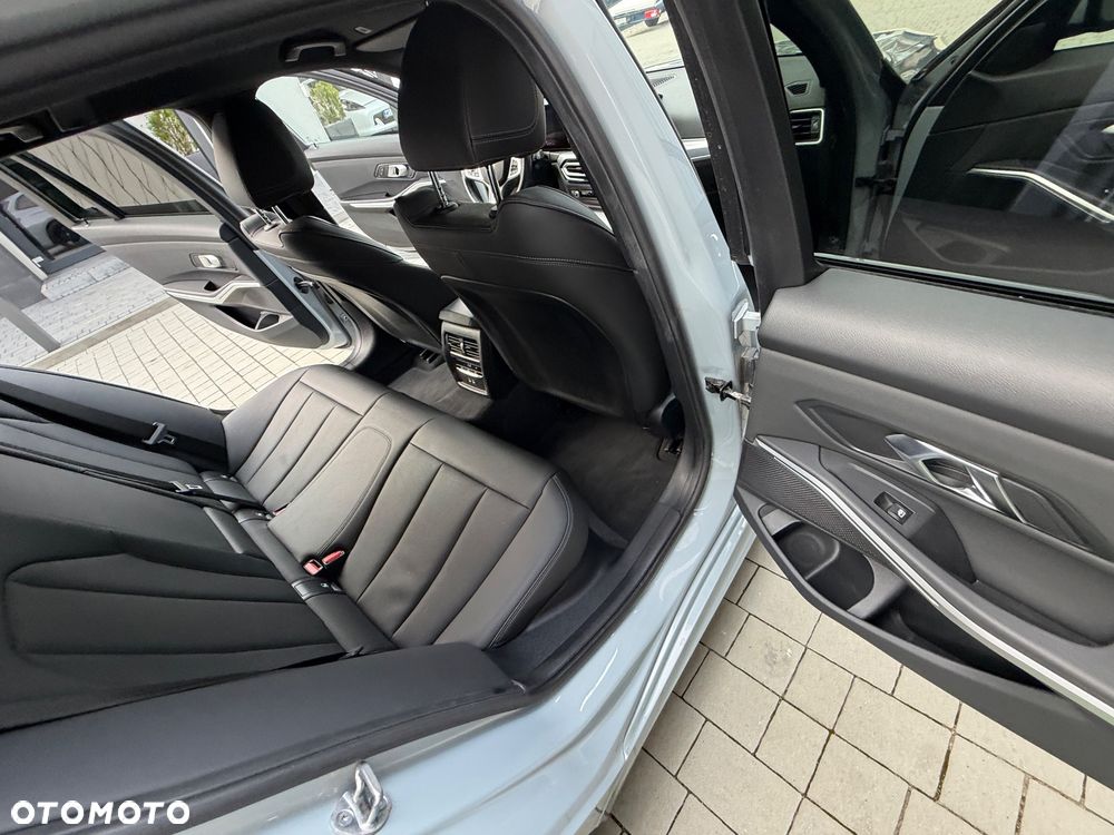 BMW Seria 3 320d xDrive mHEV M Sport - 26