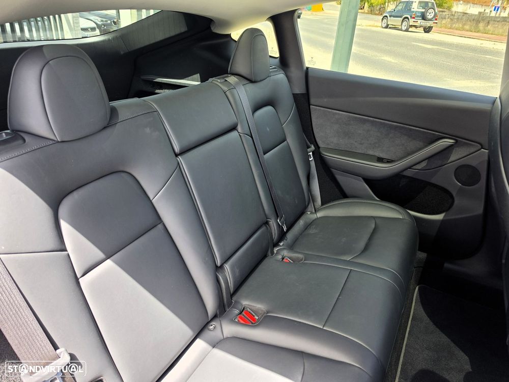 Tesla Model Y Long Range Dual Motor AWD - 35