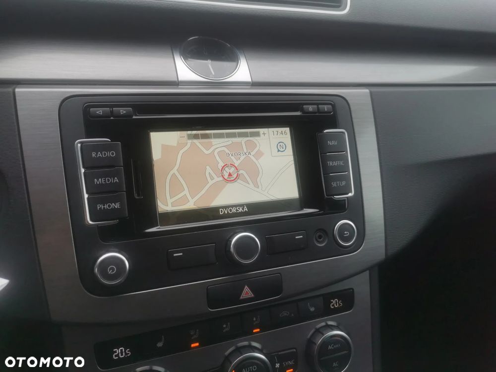 Volkswagen Passat Variant 2.0 Blue TDI SCR Highline - 17