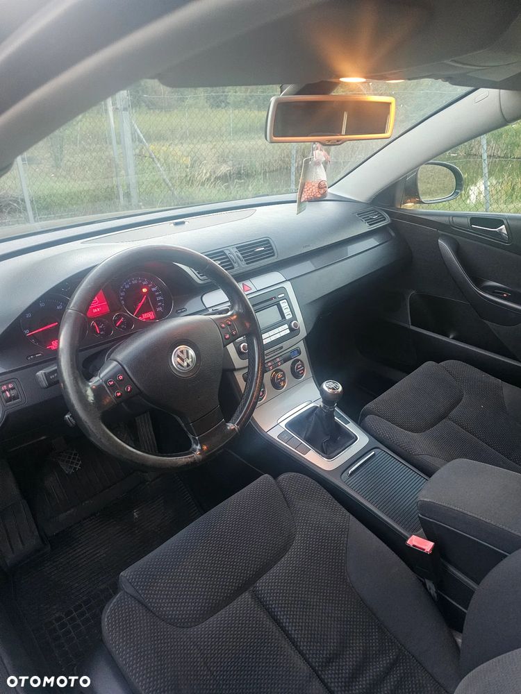 Volkswagen Passat - 14