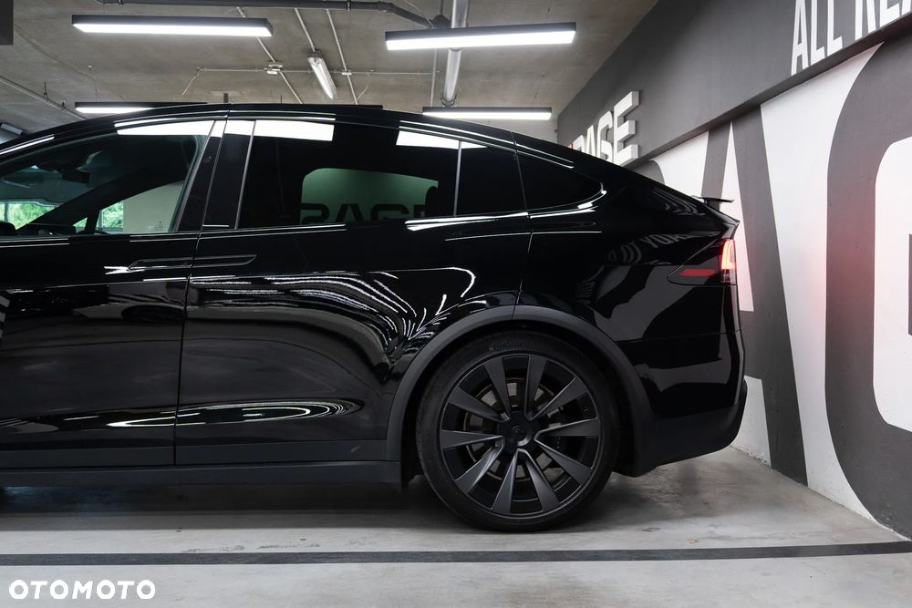 Tesla Model X - 4