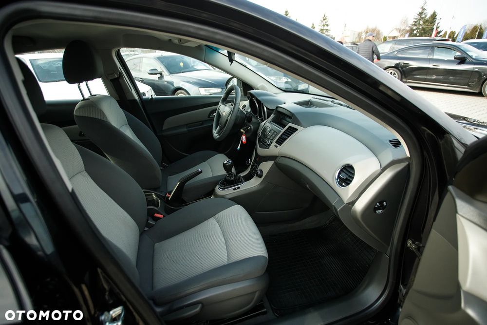 Chevrolet Cruze 1.6 LS - 29
