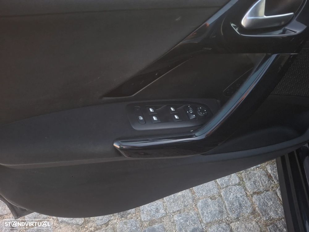 Peugeot 208 - 10