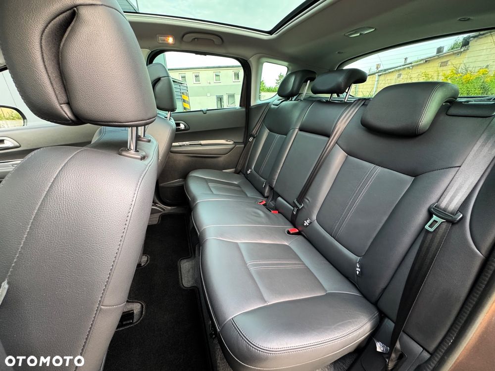Peugeot 3008 HDi 160 Automatik Allure - 34