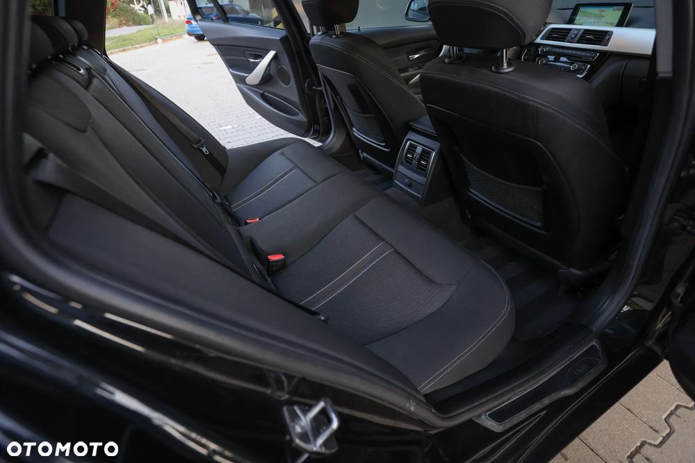 BMW Seria 3 320d xDrive Luxury Line sport - 26