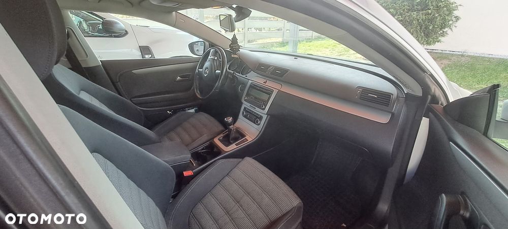 Volkswagen Passat - 12