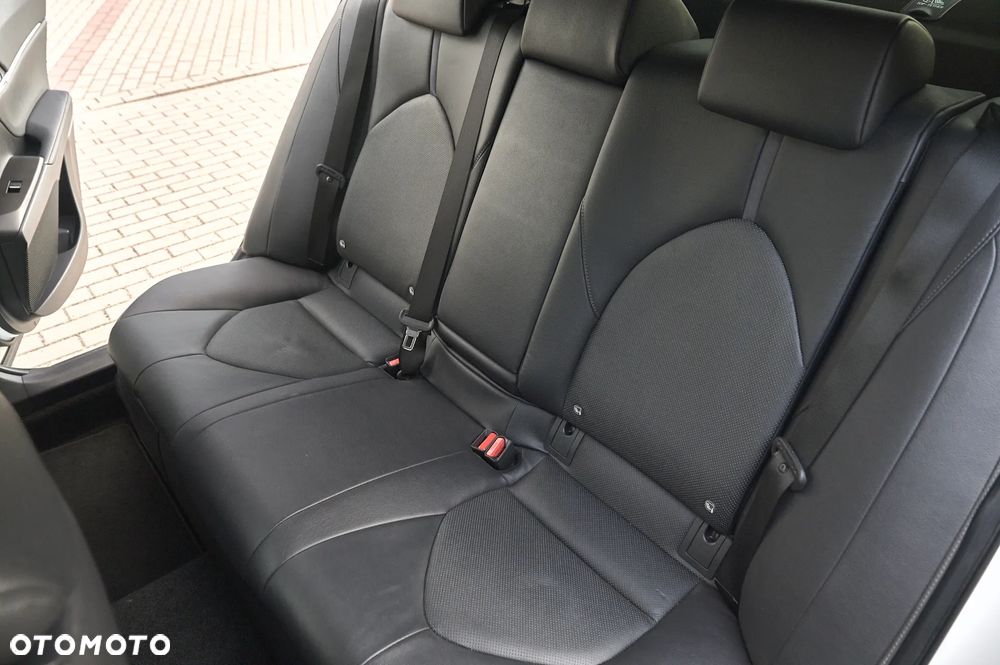 Toyota Camry 2.5 Hybrid Executive CVT - 26