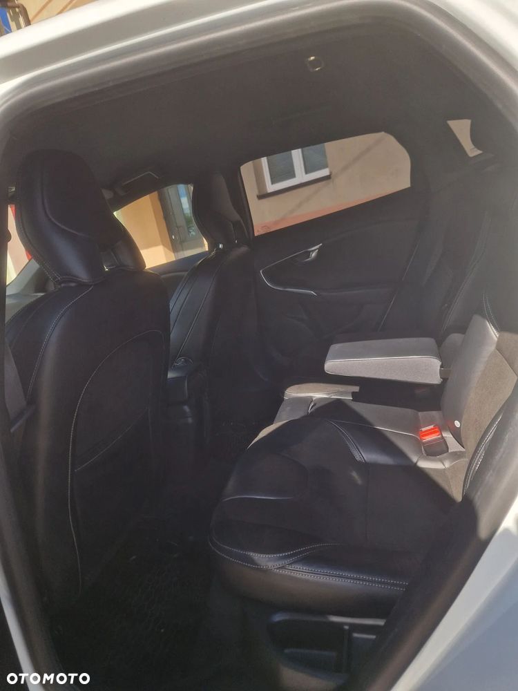 Volvo V40 D3 Geartronic RDesign - 4