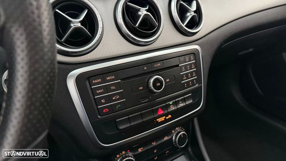 Mercedes-Benz CLA 200 d Shooting Brake AMG Line - 18