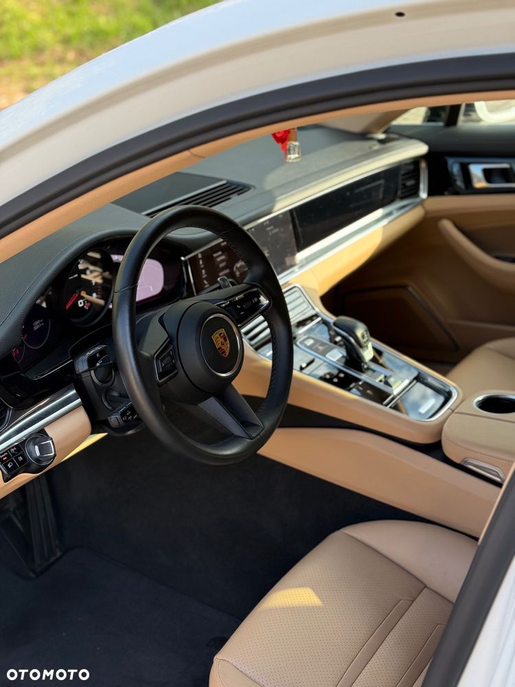 Porsche Panamera 4 - 32
