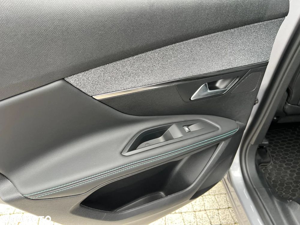 Peugeot 3008 1.2 PureTech Allure Pack S&S EAT8 - 24