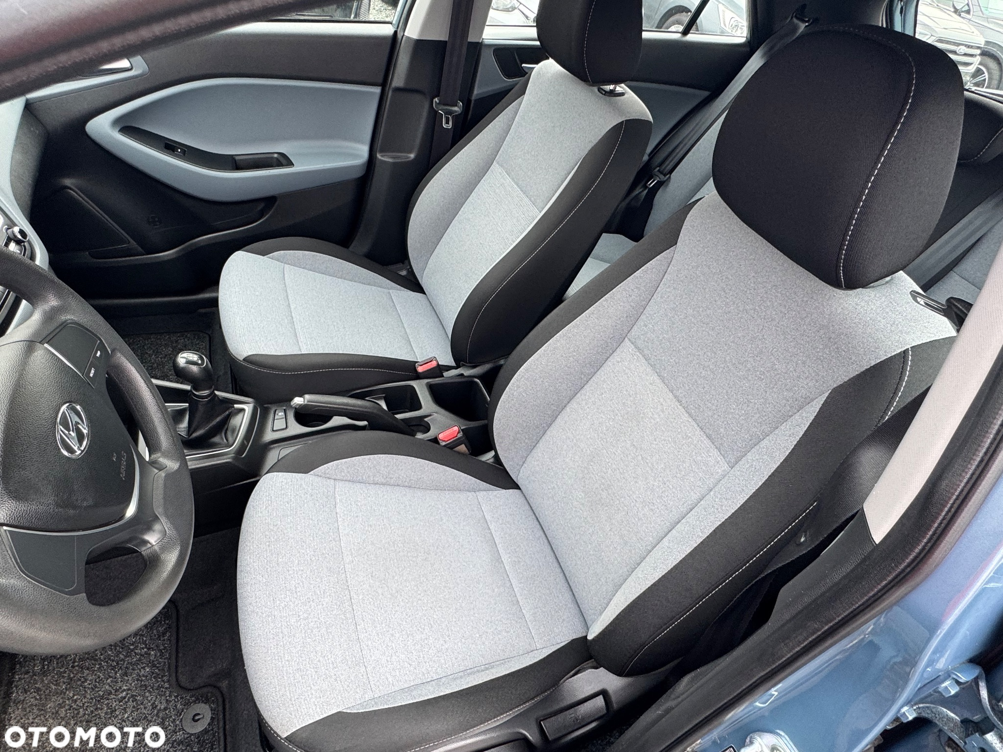 Hyundai i20 blue 1.2 Classic - 11