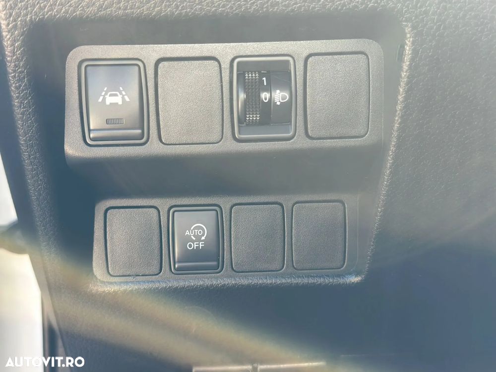 Nissan Qashqai 1.5 DCI Start/Stop N-Connecta - 24