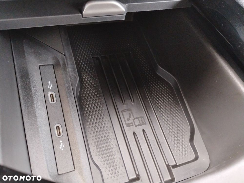 Skoda Superb 2.0 TDI SCR Selection DSG - 38