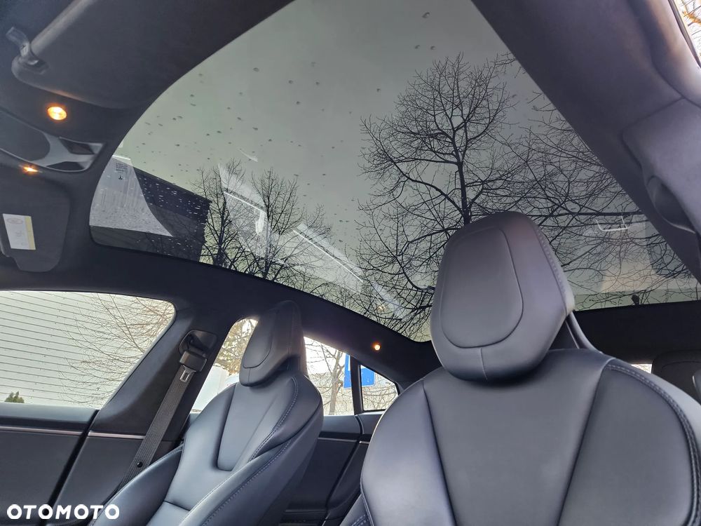 Tesla Model S - 7