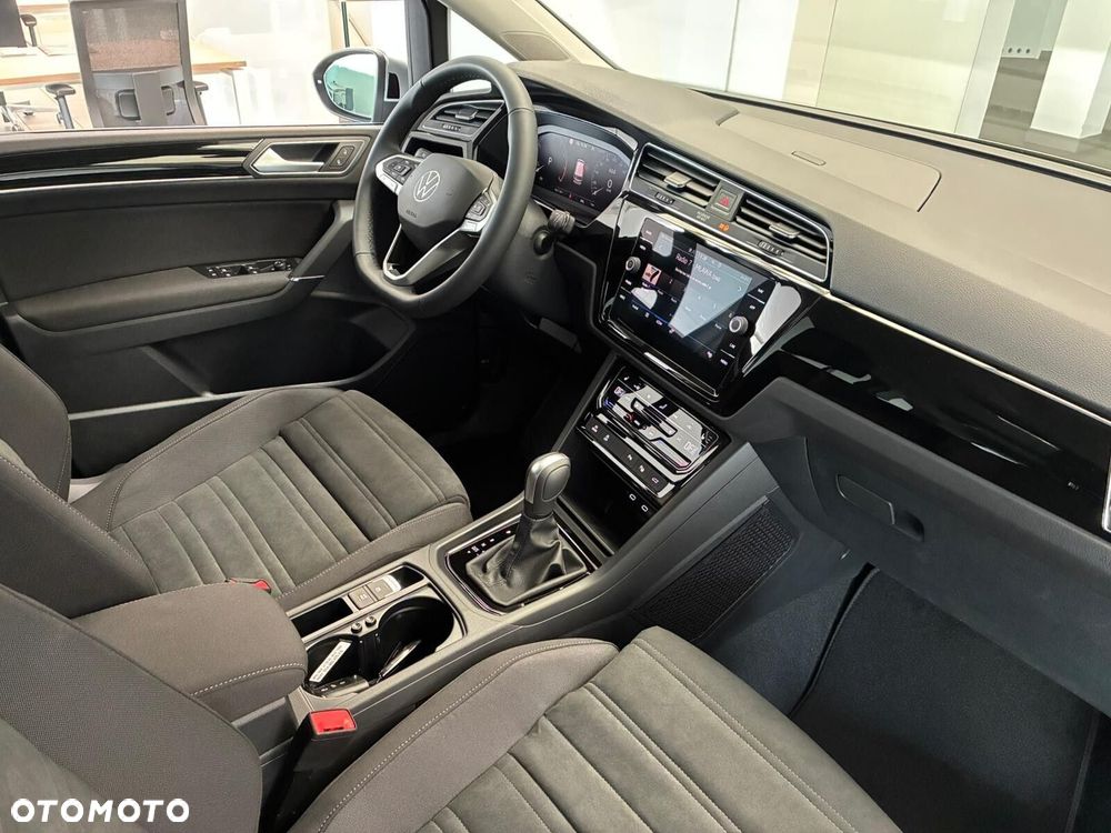 Volkswagen Touran - 24