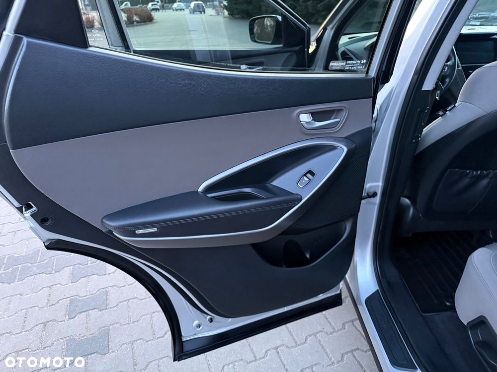 Hyundai Santa Fe 2.4 Sport Utility - 16