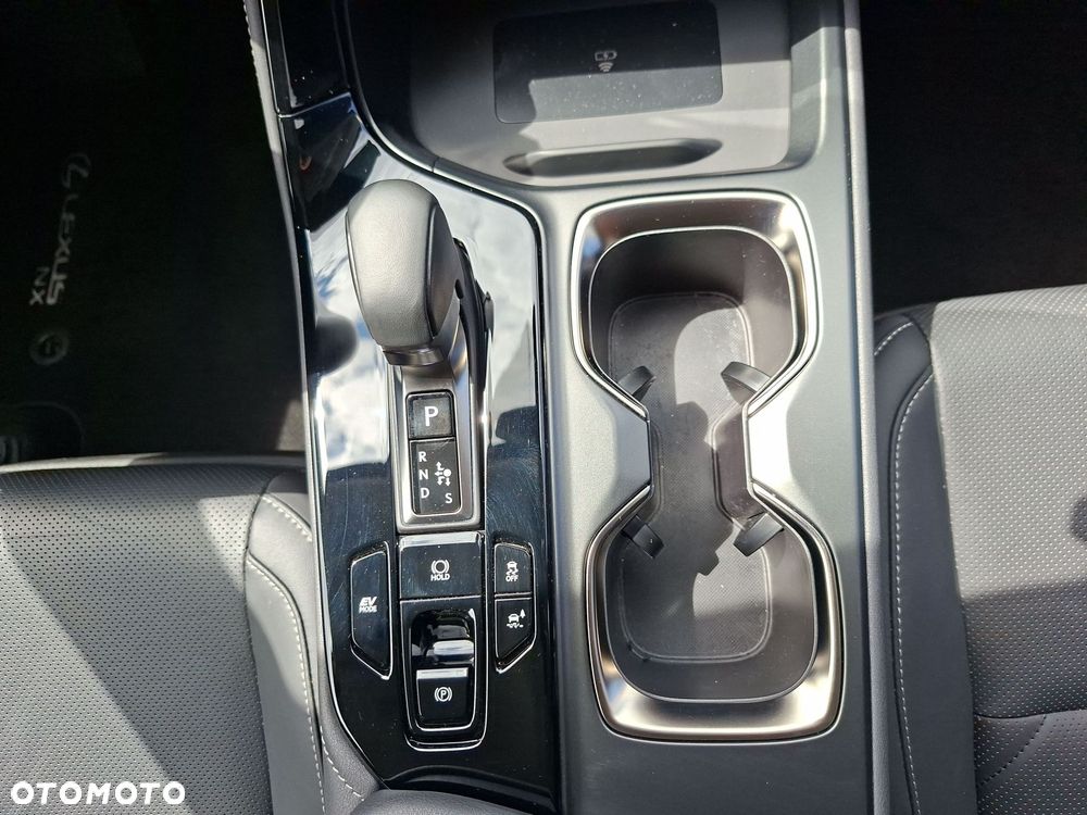 Lexus NX 350h Omotenashi AWD - 31