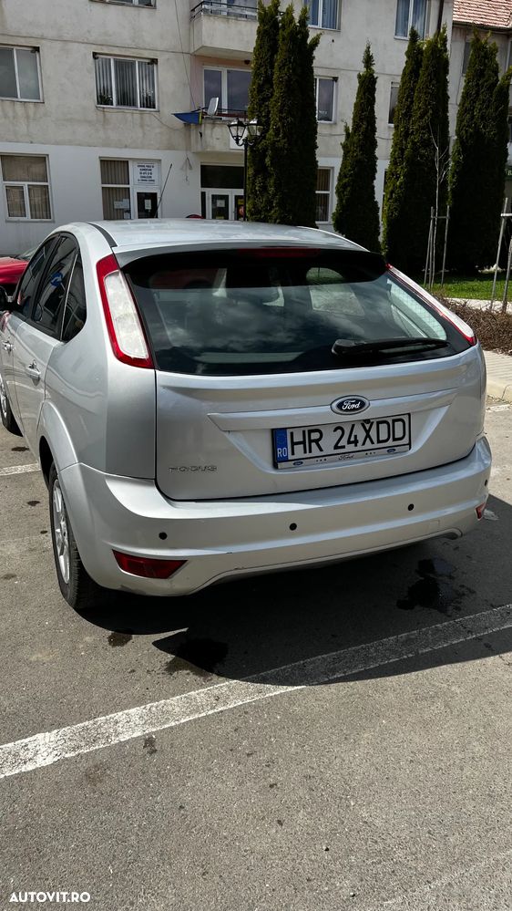 Ford Focus 1.6 Ambiente - 2