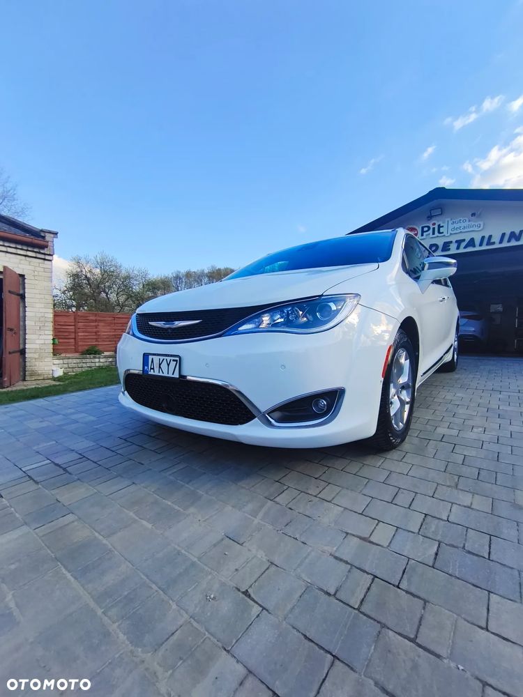 Chrysler Pacifica - 2