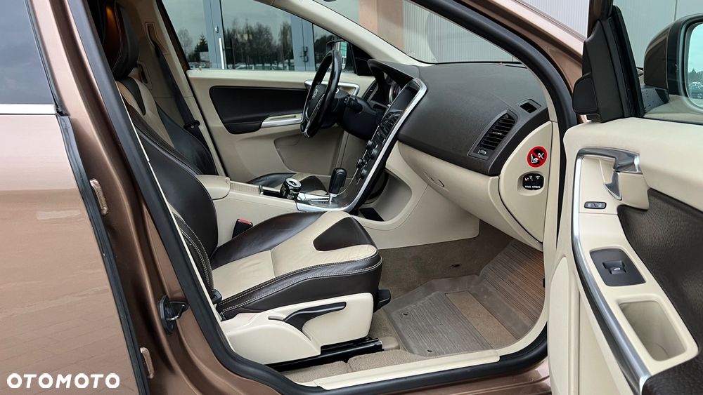 Volvo XC 60 D5 AWD Summum - 8