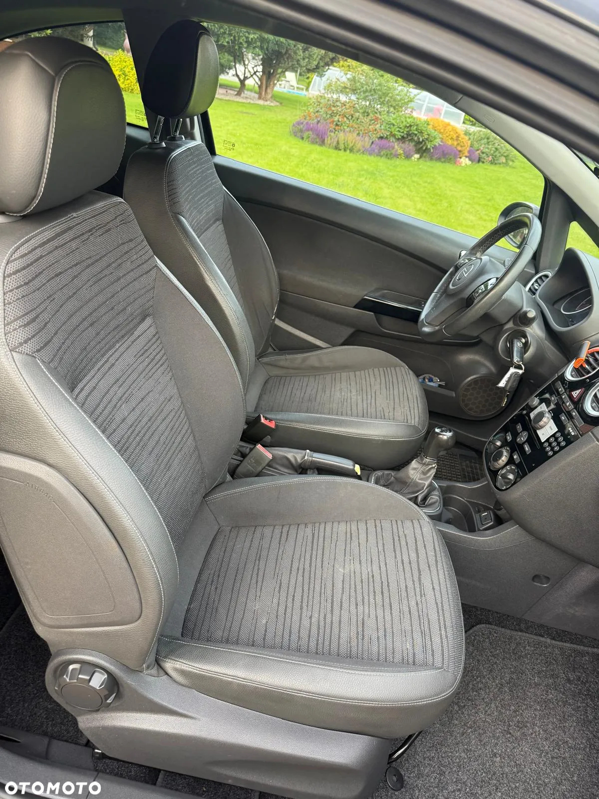 Opel Corsa 1.2 16V Cosmo S&S - 10