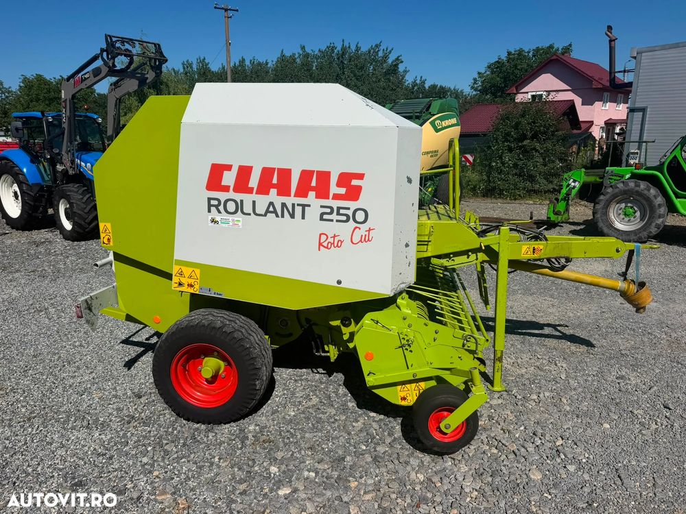 Claas Rollant 250 RC - 4