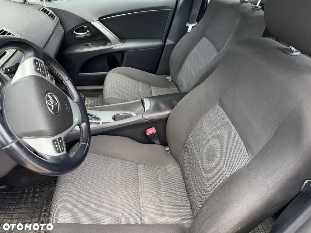 Toyota Avensis - 12