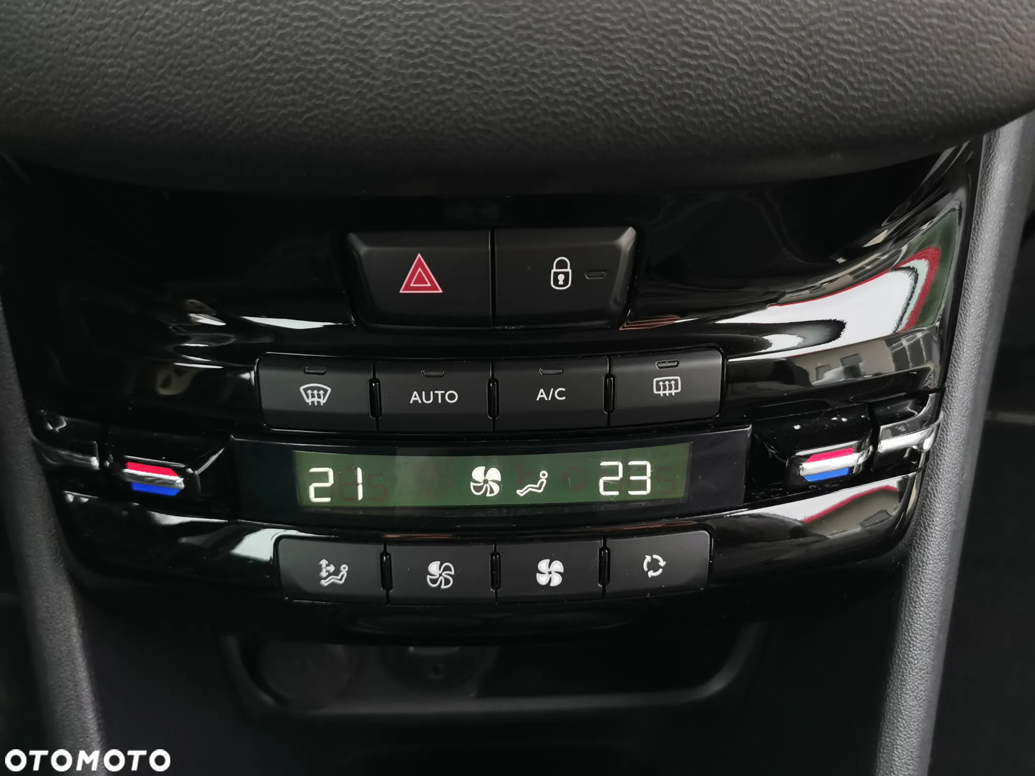 Peugeot 208 1.2 PureTech Allure - 11