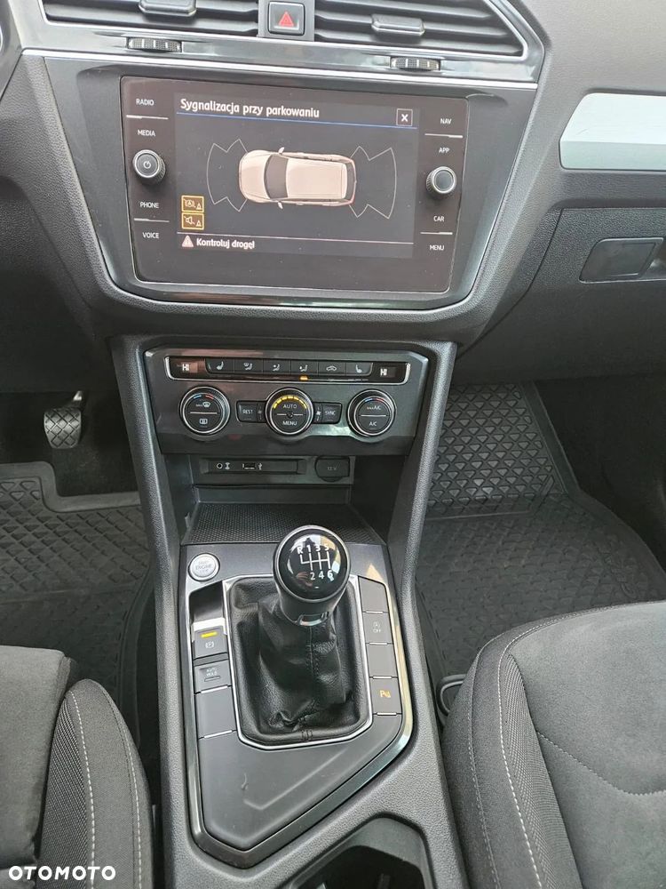 Volkswagen Tiguan - 12