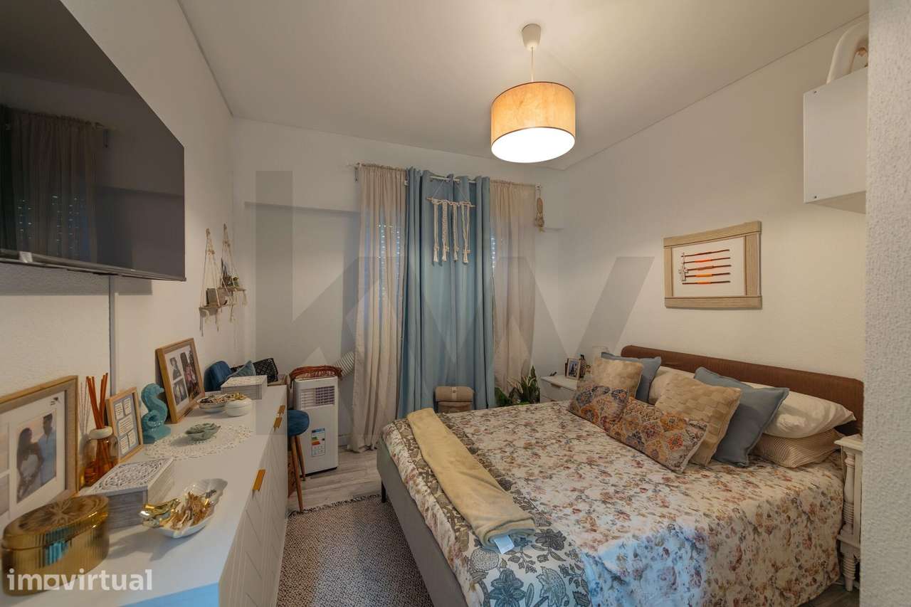Apartamento T2 Remodelado com Terraço – O Seu Refúgio Junto ao Mar na - Grande imagem: 4/21