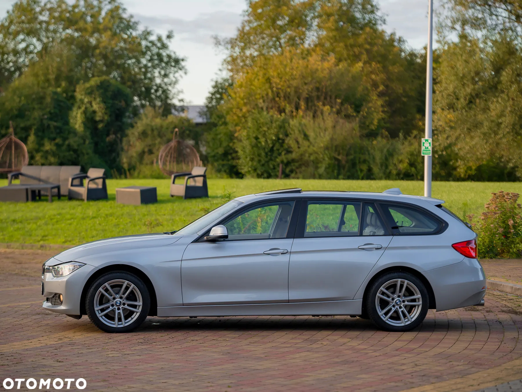 BMW Seria 3 318d xDrive Touring - 10