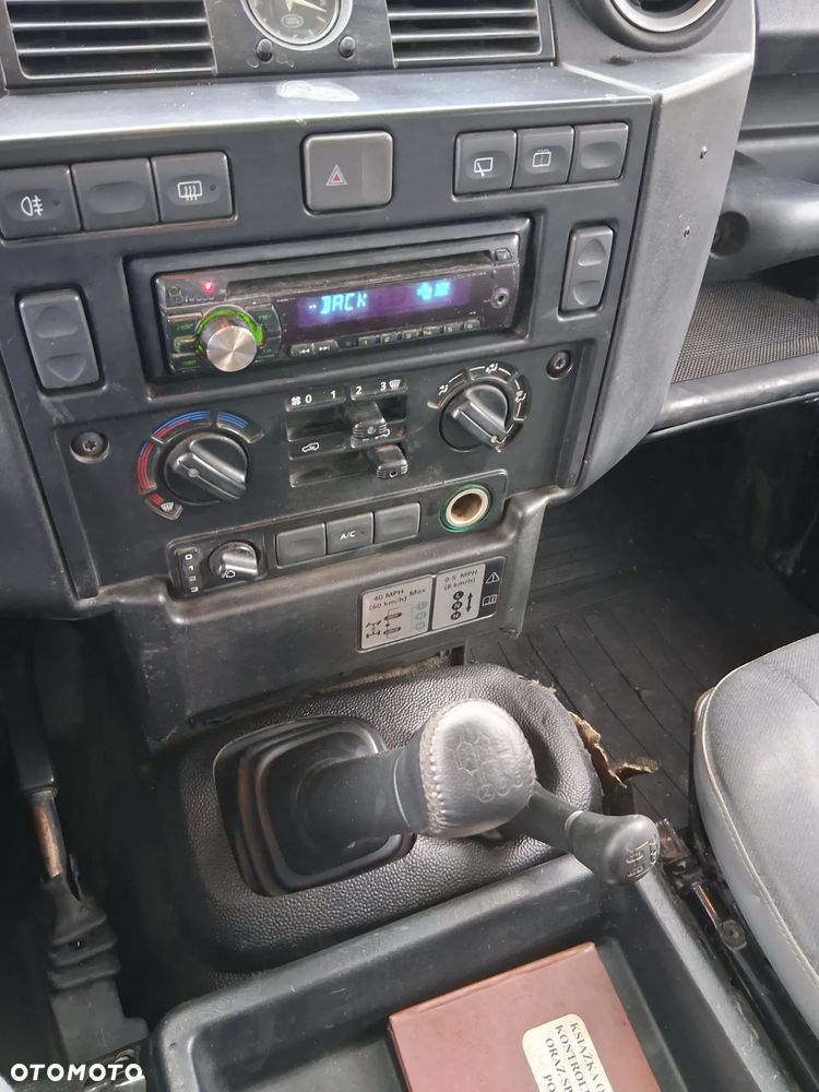 Land Rover Defender 2.4 TD4 SE - 11