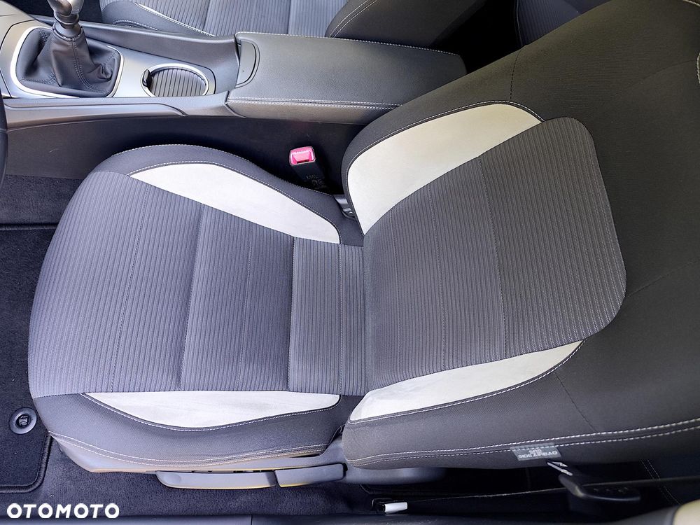 Toyota Avensis - 27