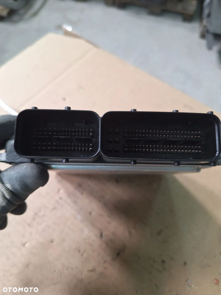 komputer sterownik silnika  ECU   VOLKSWAGEN  TOURAN  03G906016EH  /  0 281 011 786   (45/2)   (73/8) - 4