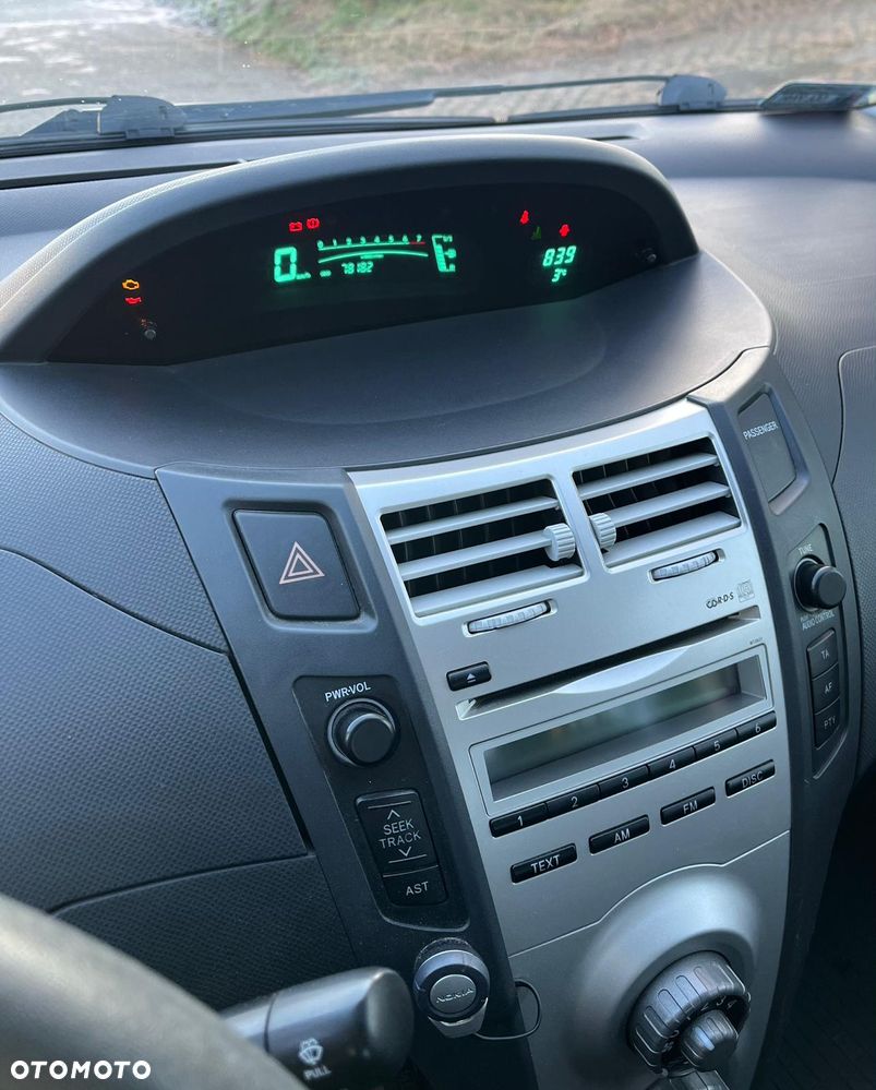 Toyota Yaris 1.3 Terra Gold - 7