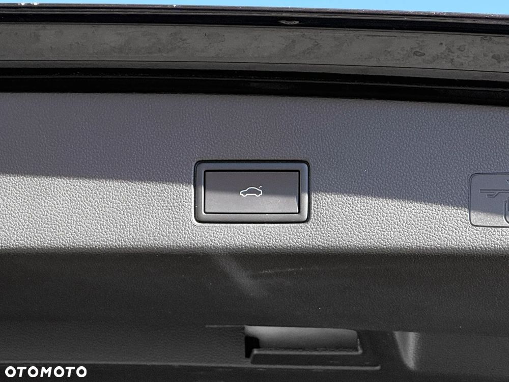 Volkswagen Golf 1.5 eTSI mHEV R-Line DSG - 14