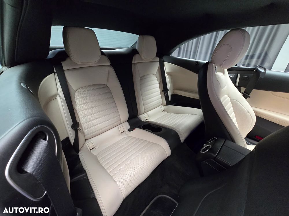 Mercedes-Benz C 180 9G-TRONIC AMG Line Plus - 23