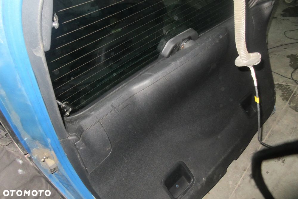 Citroen C4 Picasso klapa bagażnika, zderzak tył, lampy tył KYNC - 4