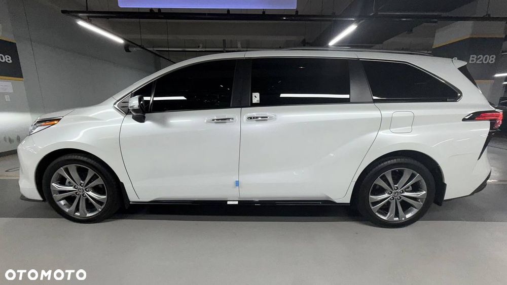 Toyota Sienna - 4
