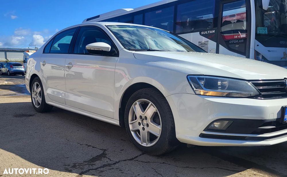Volkswagen Jetta 2.0 TDI Comfortline - 15