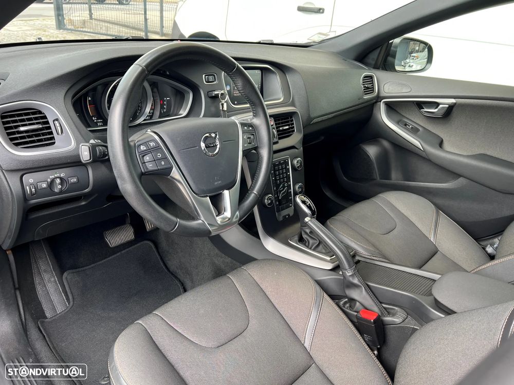 Volvo V40 Cross Country 1.5 T3 Plus Geartronic - 24