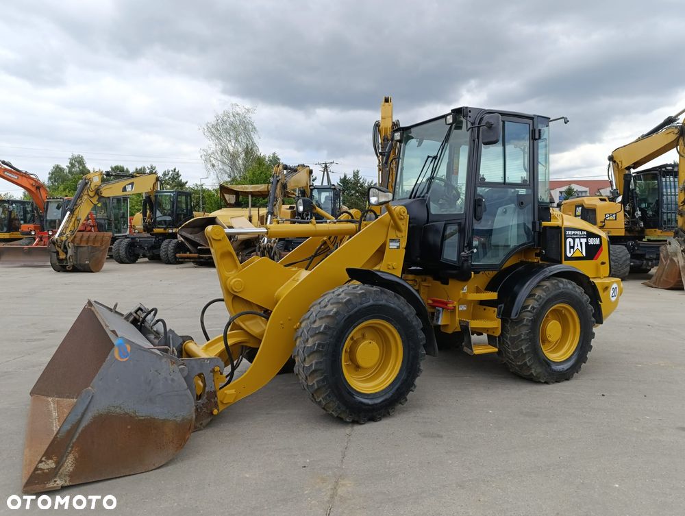 Caterpillar 908M - 1