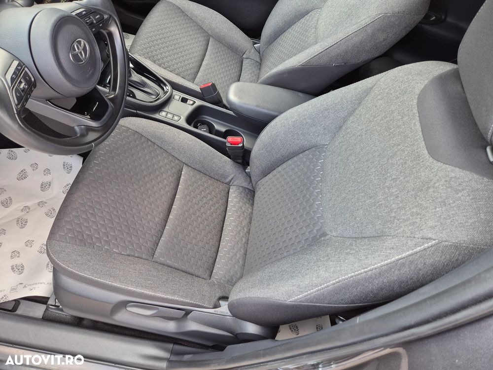 Toyota Yaris Cross 1.5 VVT-i HSD 4x2 Dynamic - 16