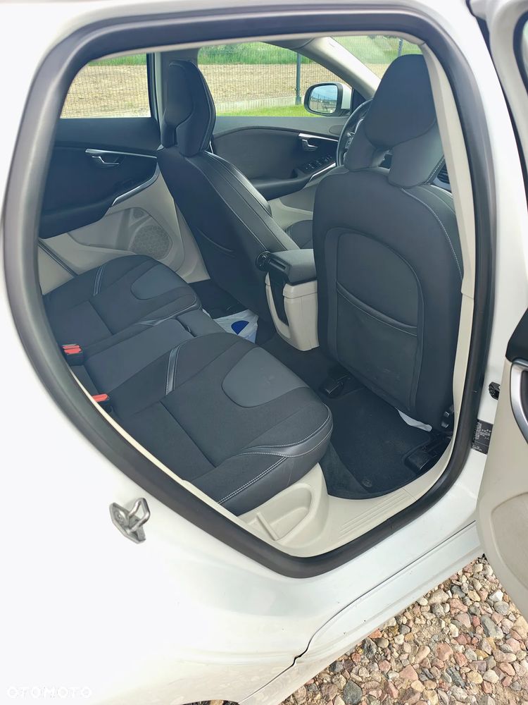Volvo V40 D2 Momentum - 10