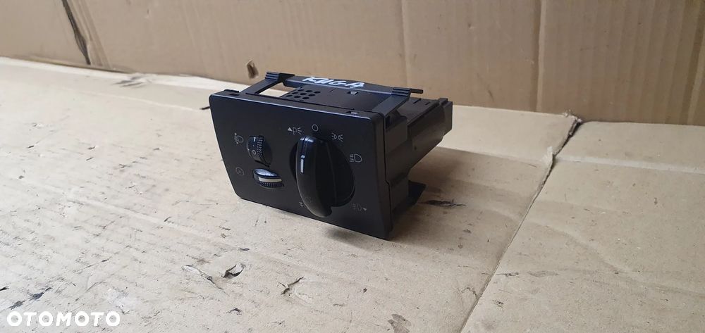 Włącznik przełącznik świateł Ford Kuga MK1 - 3