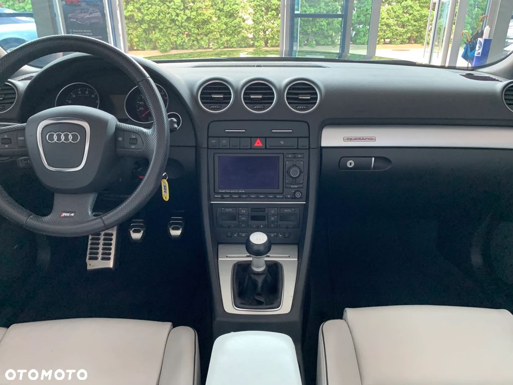 Audi RS4 Limousine - 17