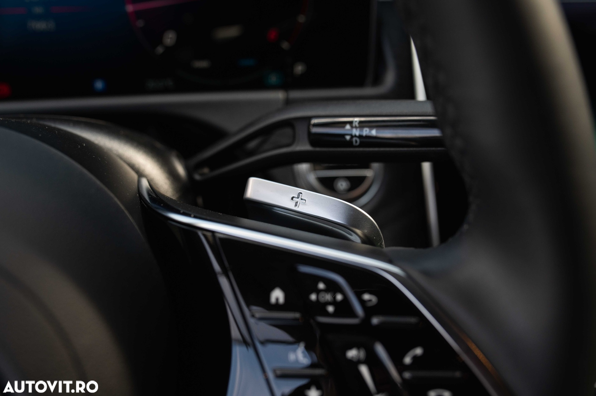 Mercedes-Benz E 220 d 4Matic 9G-TRONIC Edition AVANTGARDE - 29