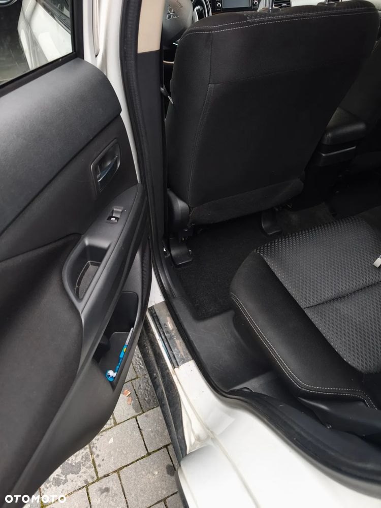 Mitsubishi Outlander 2.0 Intense + CVT - 11